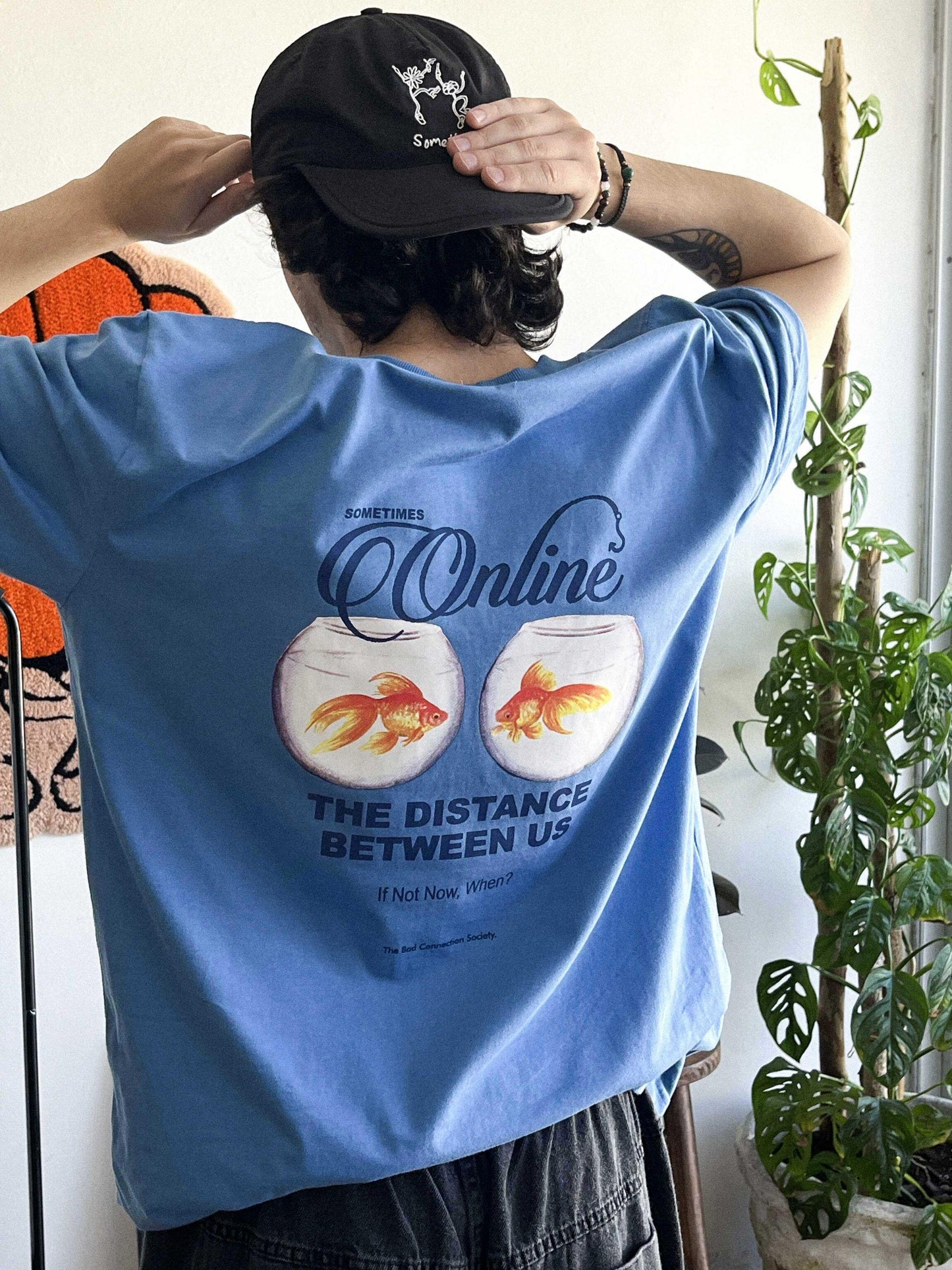 T-SHIRT BETWEEN US
