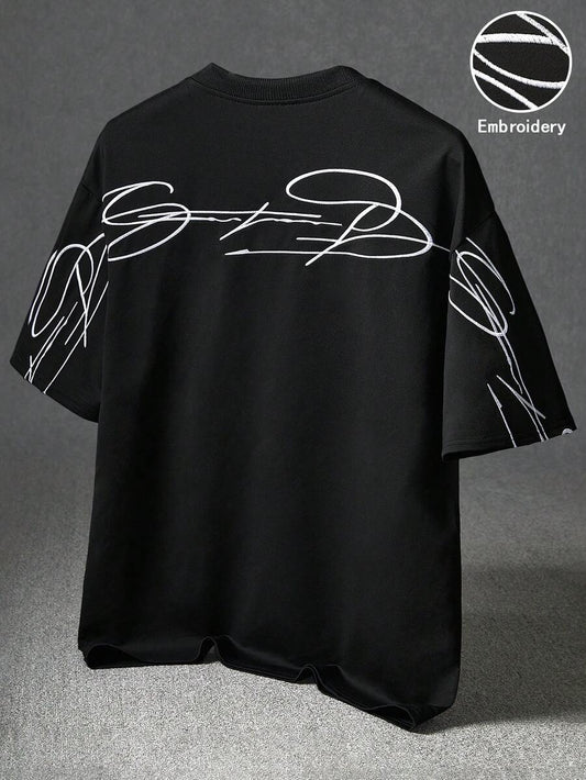 STYNVO Camiseta Branca Solta com Estampa de Letra, Ombros Caídos, Casual para Férias e Transporte, Moda de Rua, Verão