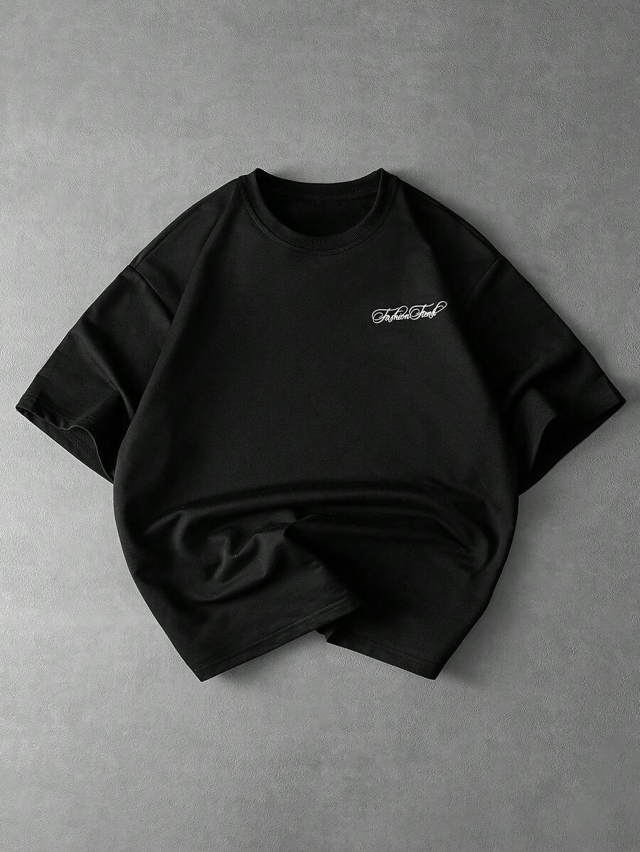 STYNVO Camiseta Branca Solta com Estampa de Letra, Ombros Caídos, Casual para Férias e Transporte, Moda de Rua, Verão