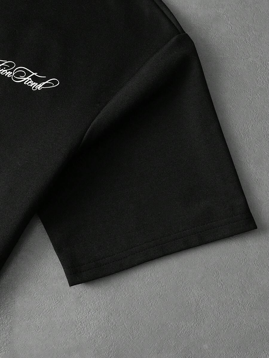 STYNVO Camiseta Branca Solta com Estampa de Letra, Ombros Caídos, Casual para Férias e Transporte, Moda de Rua, Verão