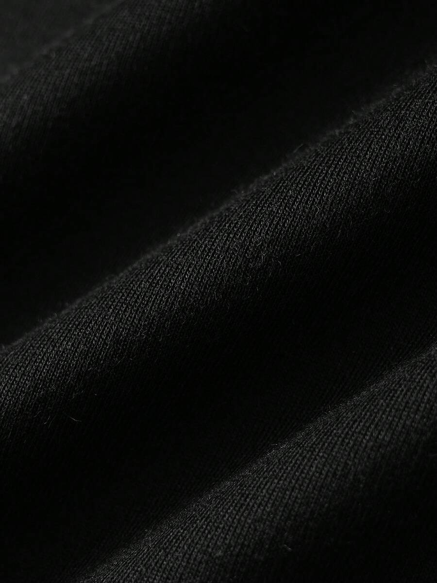 STYNVO Camiseta Branca Solta com Estampa de Letra, Ombros Caídos, Casual para Férias e Transporte, Moda de Rua, Verão