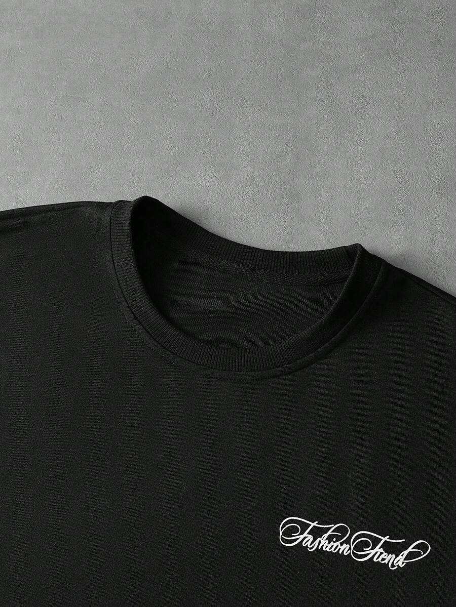 STYNVO Camiseta Branca Solta com Estampa de Letra, Ombros Caídos, Casual para Férias e Transporte, Moda de Rua, Verão