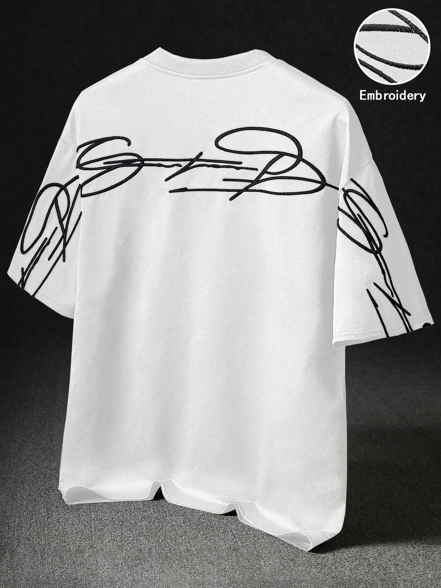 STYNVO Camiseta Branca Solta com Estampa de Letra, Ombros Caídos, Casual para Férias e Transporte, Moda de Rua, Verão