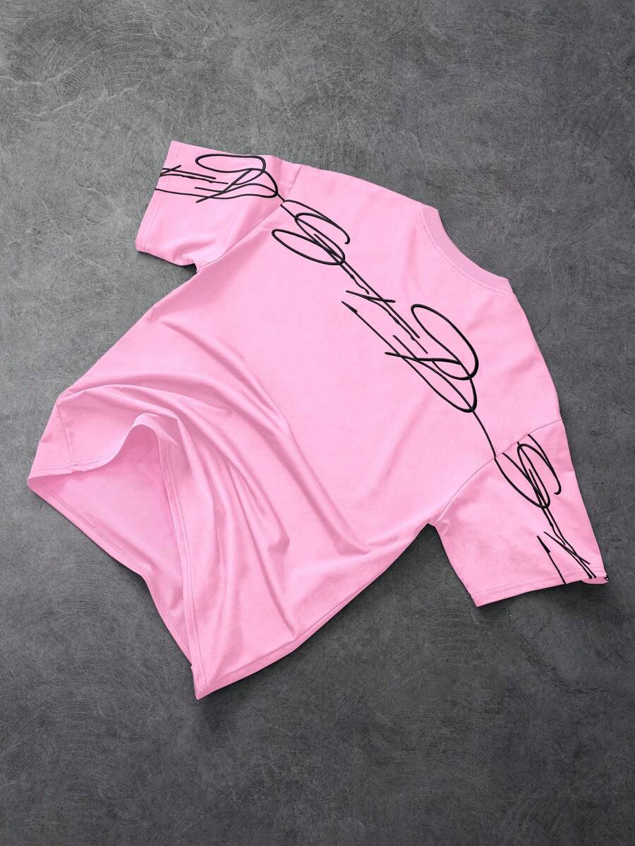 STYNVO Camiseta Branca Solta com Estampa de Letra, Ombros Caídos, Casual para Férias e Transporte, Moda de Rua, Verão