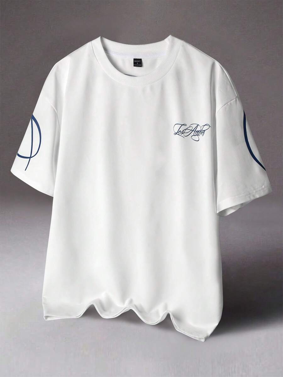 STYNVO Camiseta Branca Solta com Estampa de Letra, Ombros Caídos, Casual para Férias e Transporte, Moda de Rua, Verão