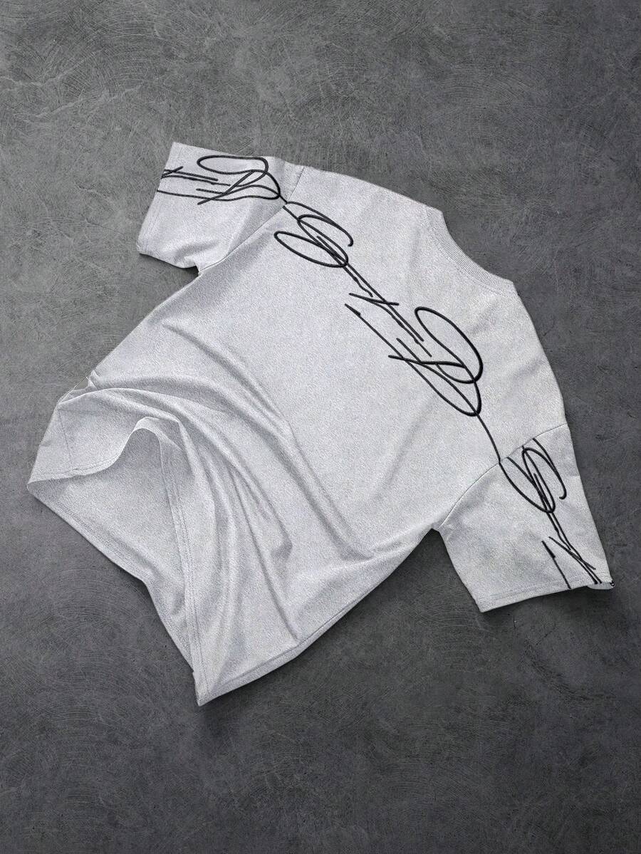 STYNVO Camiseta Branca Solta com Estampa de Letra, Ombros Caídos, Casual para Férias e Transporte, Moda de Rua, Verão