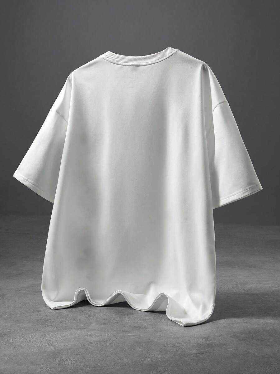 STYNVO Camiseta Branca Solta com Estampa de Letra, Ombros Caídos, Casual para Férias e Transporte, Moda de Rua, Verão