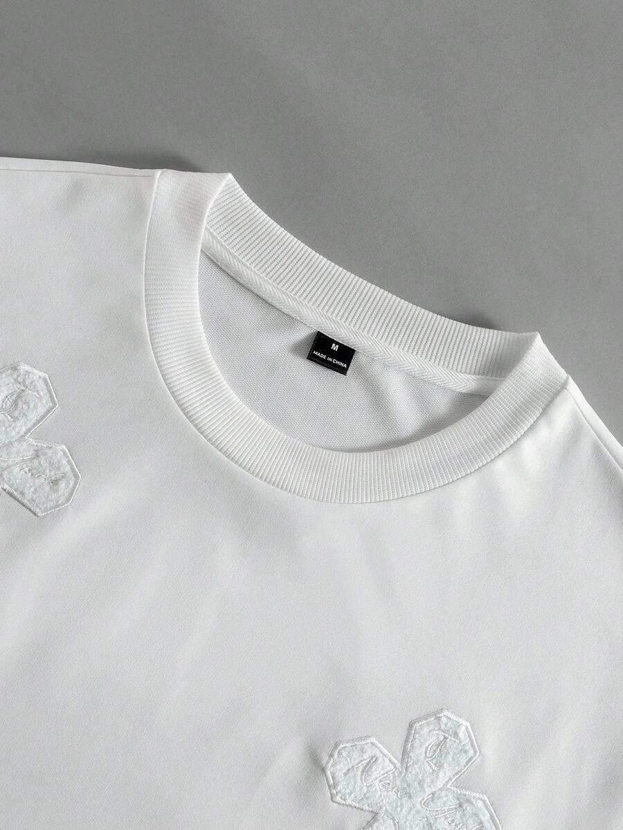 STYNVO Camiseta Branca Solta com Estampa de Letra, Ombros Caídos, Casual para Férias e Transporte, Moda de Rua, Verão