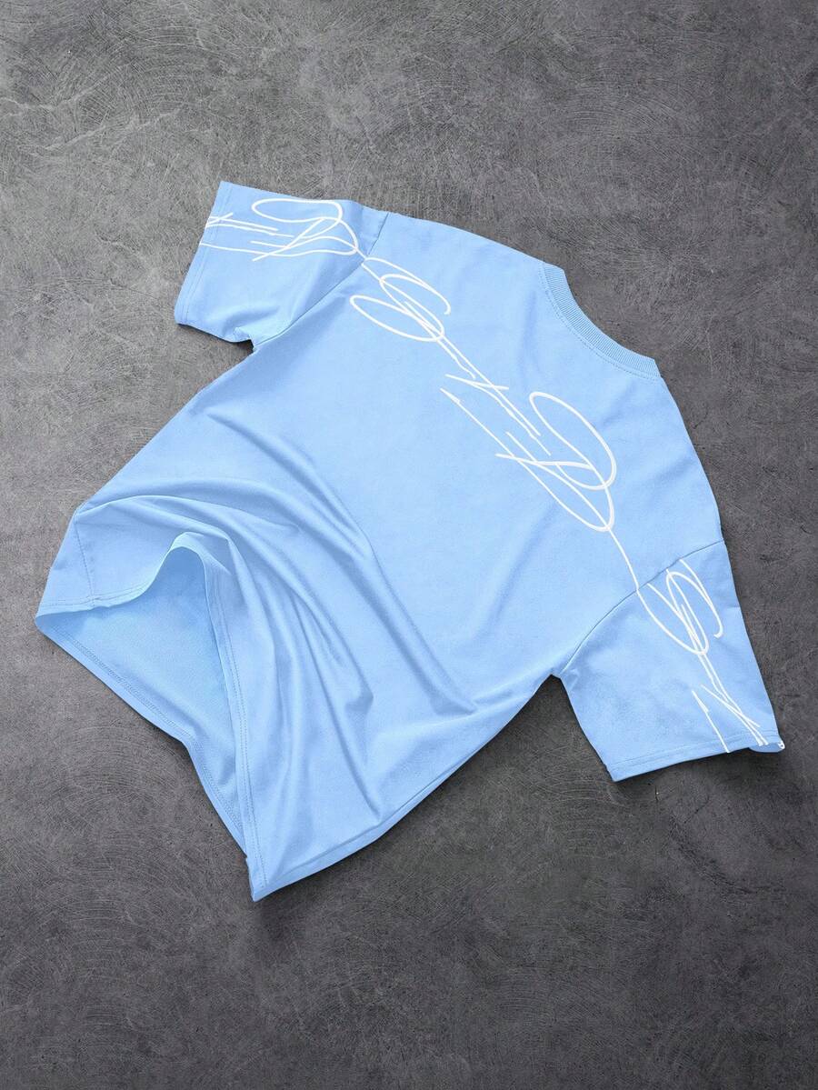 STYNVO Camiseta Branca Solta com Estampa de Letra, Ombros Caídos, Casual para Férias e Transporte, Moda de Rua, Verão