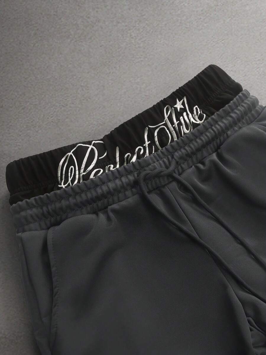 STYNVO Calça Masculina com Estampa de Letra, Cintura com Cordão e Bolso, Perna Larga