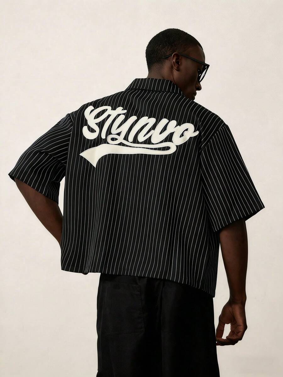 STYNVO Camisa Casual Masculina Listrada com Bordado de Letra, Verão