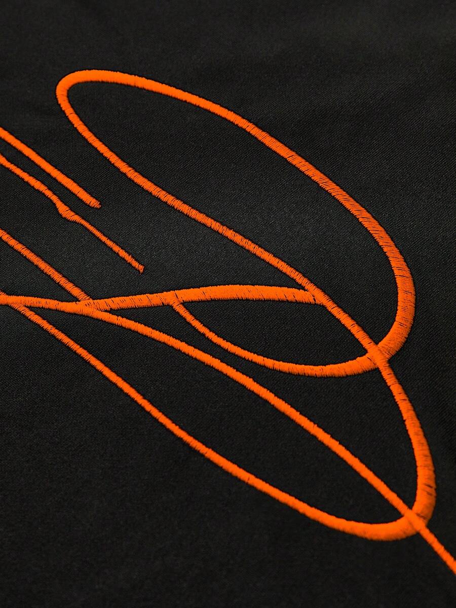 STYNVO Camiseta Branca Solta com Estampa de Letra, Ombros Caídos, Casual para Férias e Transporte, Moda de Rua, Verão