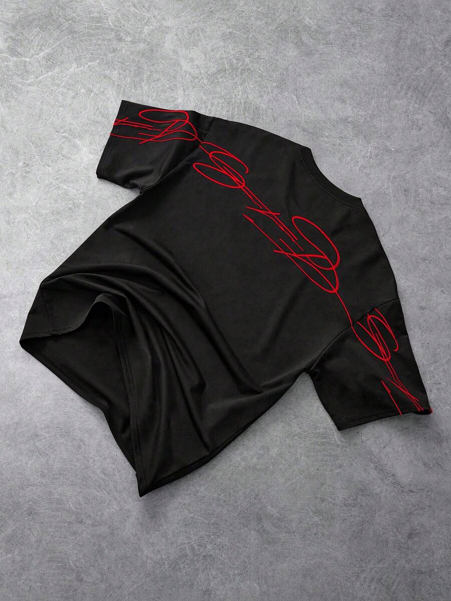 STYNVO Camiseta Branca Solta com Estampa de Letra, Ombros Caídos, Casual para Férias e Transporte, Moda de Rua, Verão