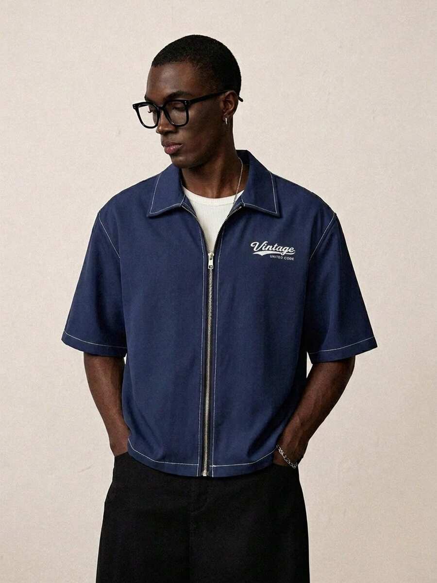 STYNVO Camisa Casual Masculina Listrada com Bordado de Letra, Verão