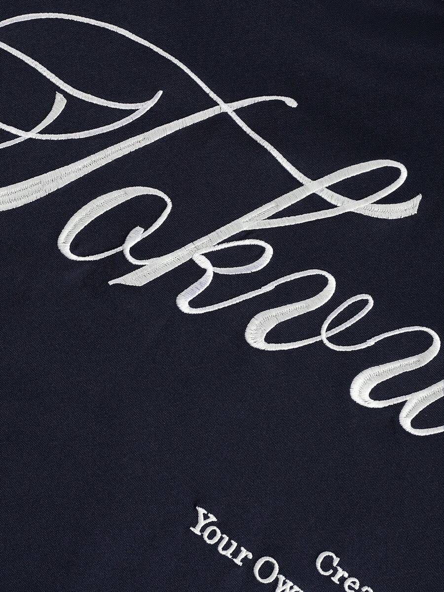 STYNVO Camiseta Branca Solta com Estampa de Letra, Ombros Caídos, Casual para Férias e Transporte, Moda de Rua, Verão