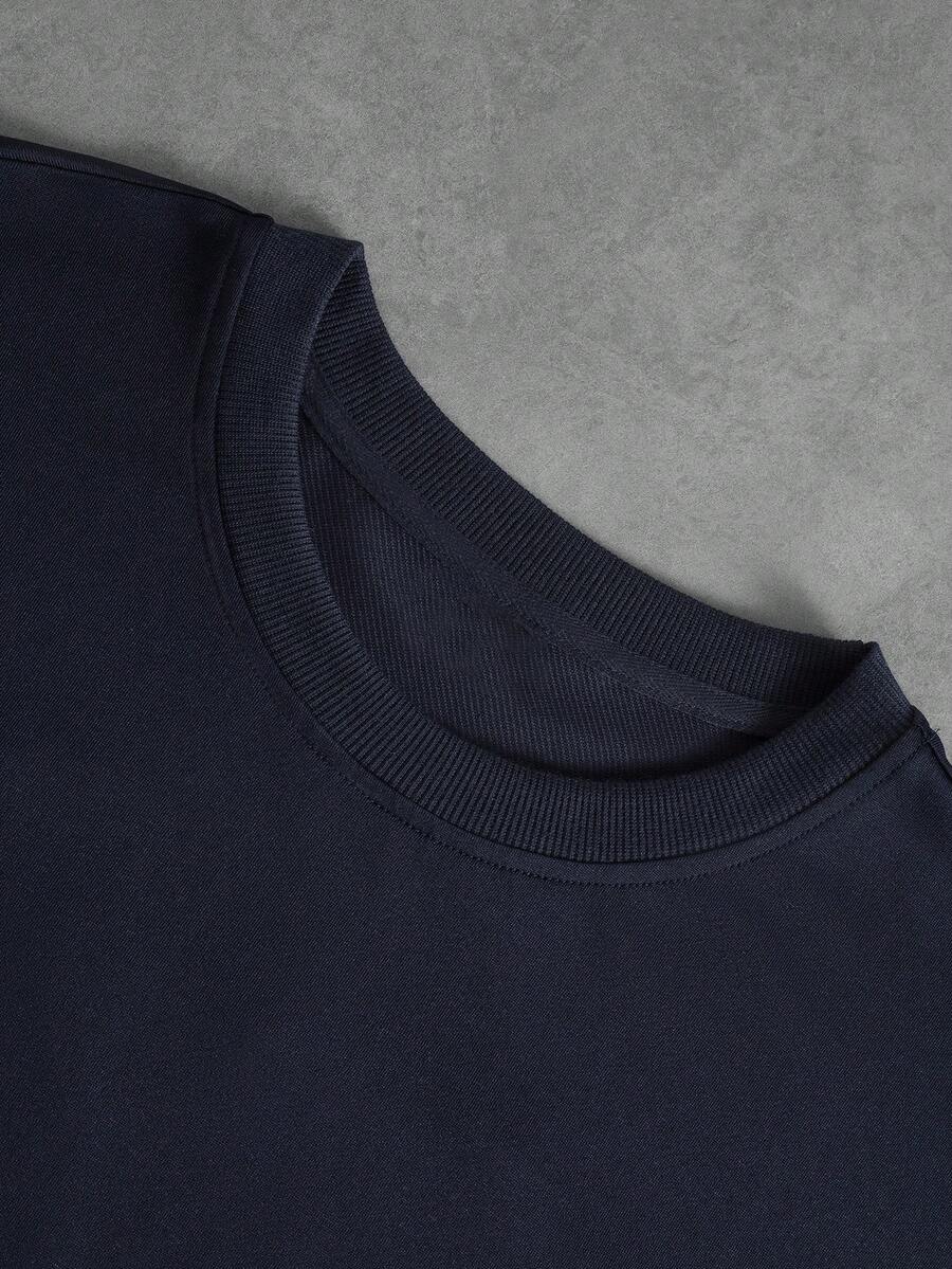 STYNVO Camiseta Branca Solta com Estampa de Letra, Ombros Caídos, Casual para Férias e Transporte, Moda de Rua, Verão