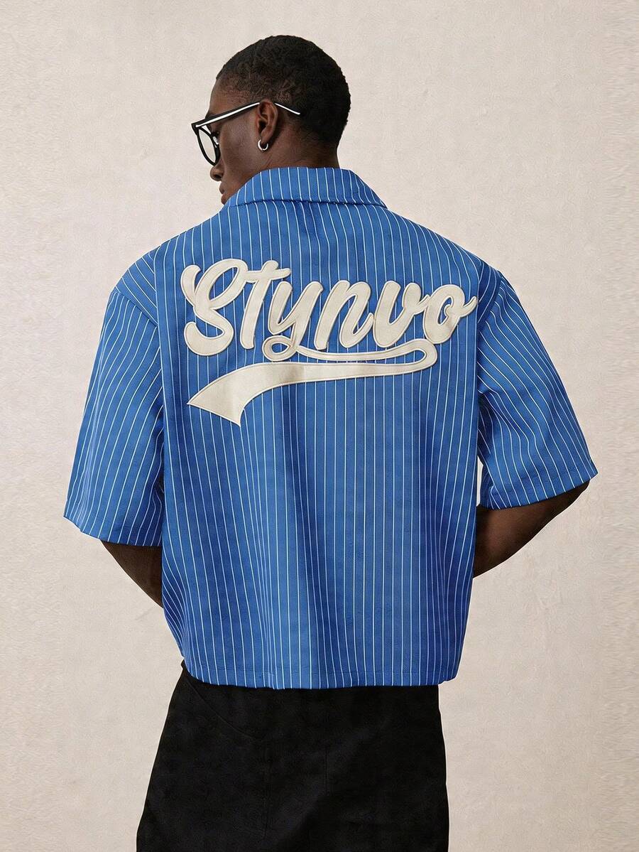 STYNVO Camisa Casual Masculina Listrada com Bordado de Letra, Verão