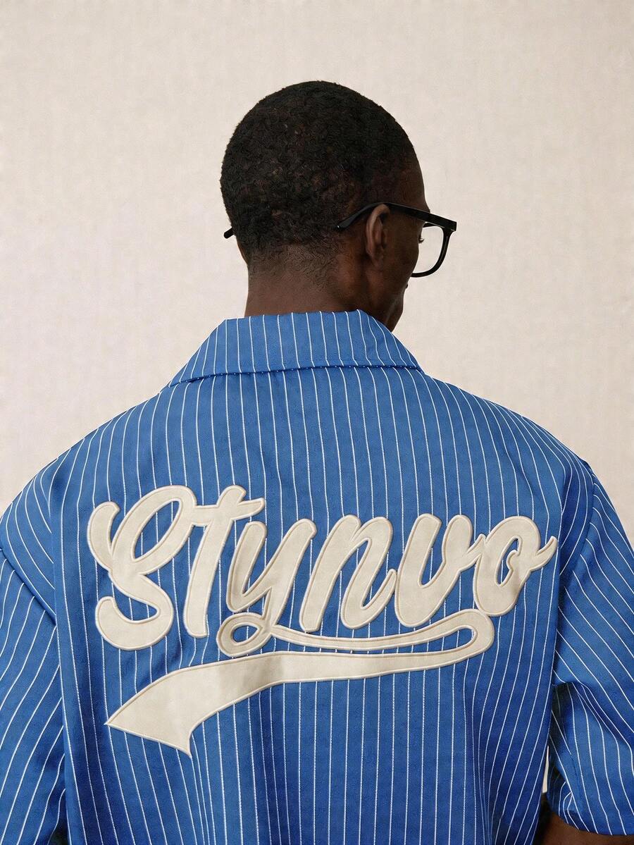 STYNVO Camisa Casual Masculina Listrada com Bordado de Letra, Verão