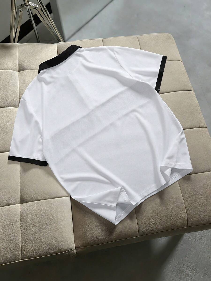 STYNVO Camisa Polo Masculina Versátil com Estampa de Letra, Listras e Contraste de Cor, Botões e Meio Bolso