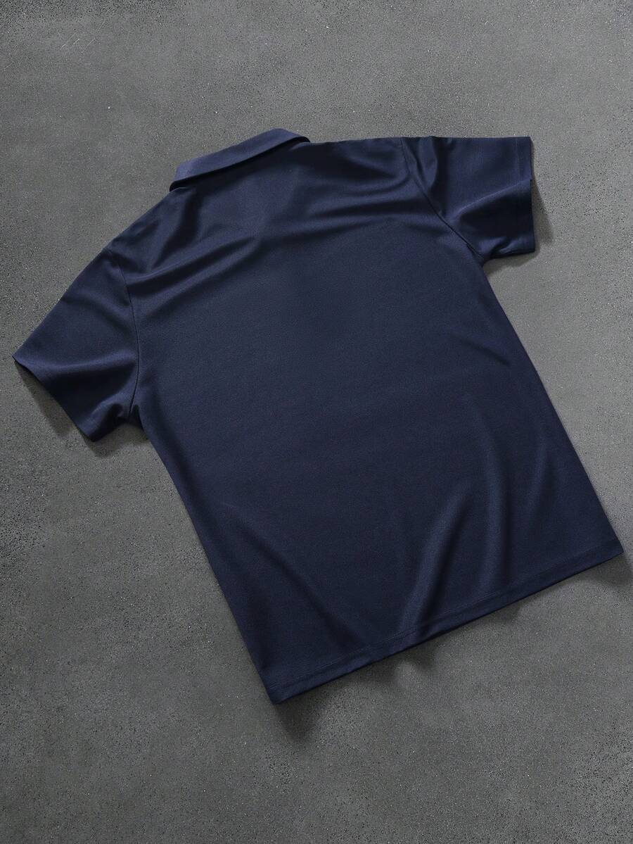 STYNVO Camisa Polo Masculina Versátil com Estampa de Letra, Listras e Contraste de Cor, Botões e Meio Bolso