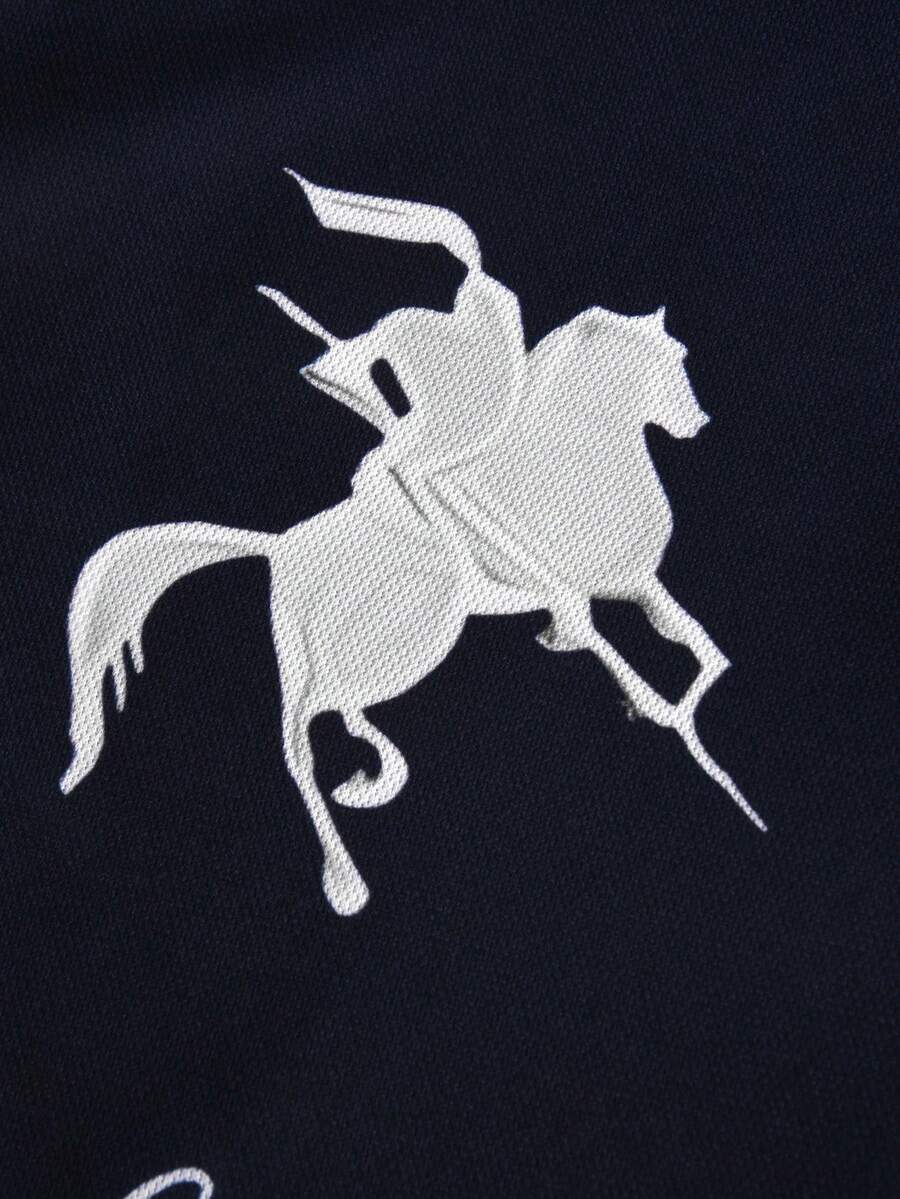 STYNVO Camisa Polo Masculina Versátil com Estampa de Letra, Listras e Contraste de Cor, Botões e Meio Bolso