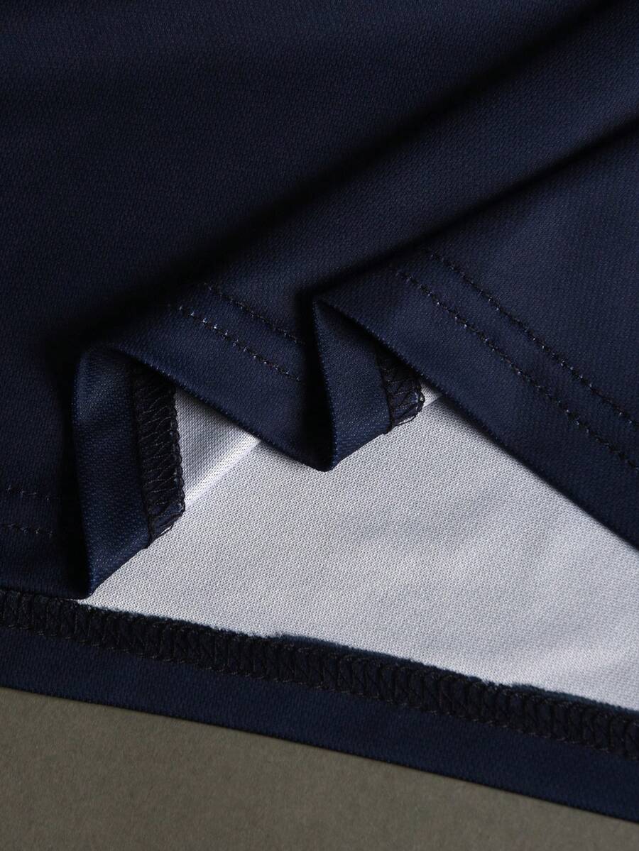 STYNVO Camisa Polo Masculina Versátil com Estampa de Letra, Listras e Contraste de Cor, Botões e Meio Bolso