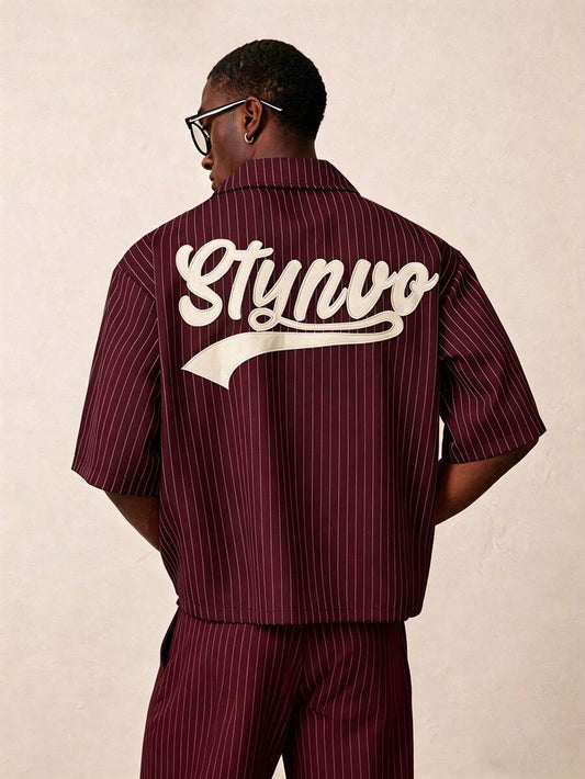 STYNVO Camisa de Manga Curta com Estampa de Listras e Letras e Shorts Casuais para Uso Diário