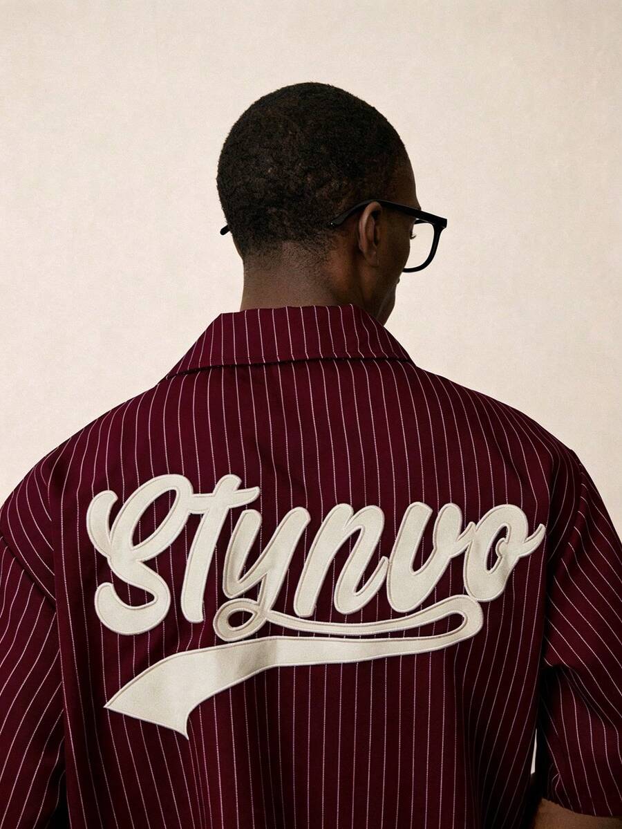 STYNVO Camisa de Manga Curta com Estampa de Listras e Letras e Shorts Casuais para Uso Diário