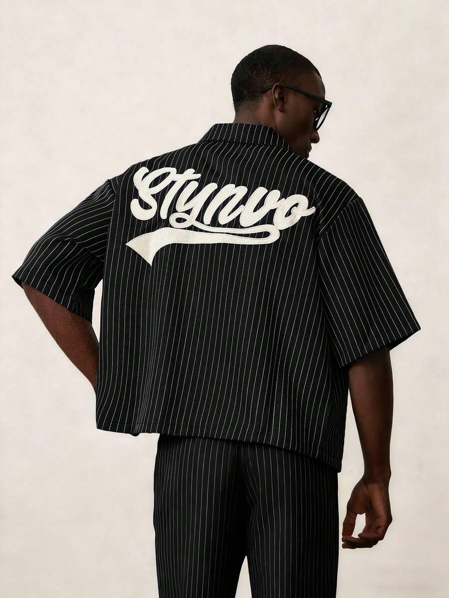 STYNVO Camisa de Manga Curta com Estampa de Listras e Letras e Shorts Casuais para Uso Diário