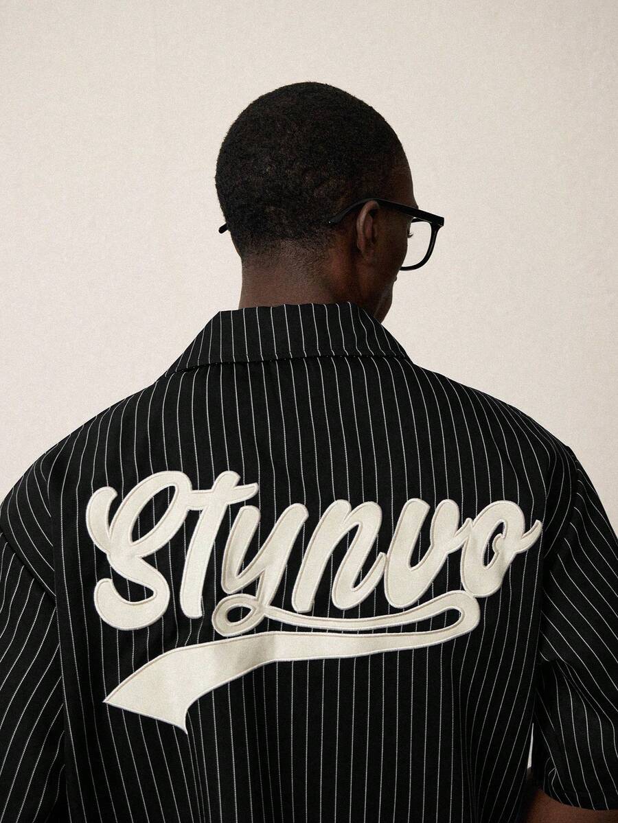 STYNVO Camisa de Manga Curta com Estampa de Listras e Letras e Shorts Casuais para Uso Diário