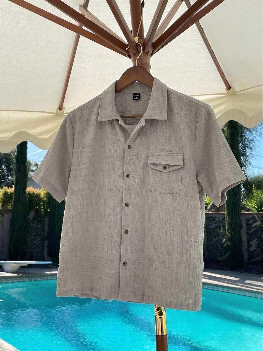 STYNVO Camisa Casual Masculina Listrada com Bordado de Letra, Verão