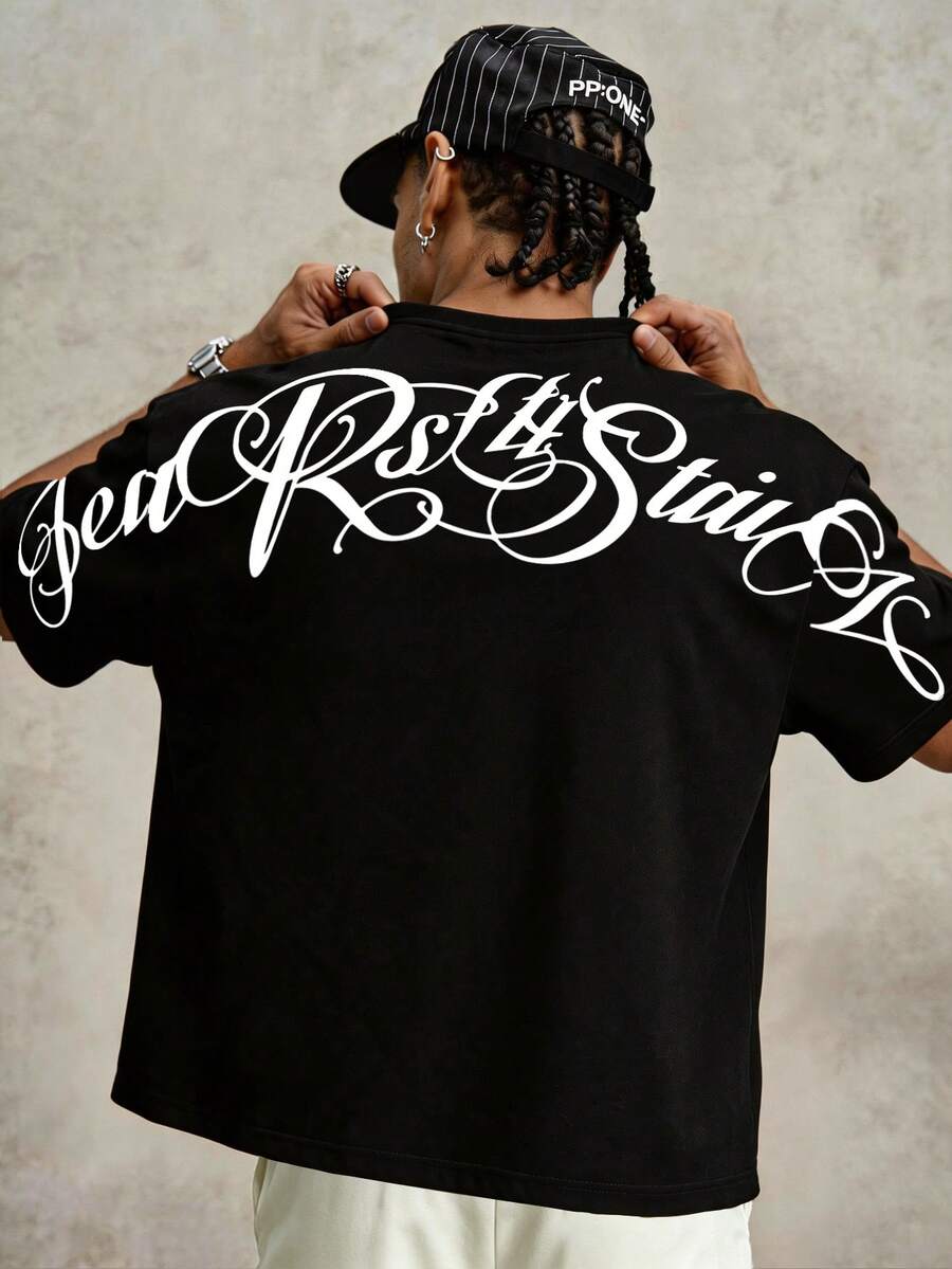 STYNVO Camiseta Branca Solta com Estampa de Letra, Ombros Caídos, Casual para Férias e Transporte, Moda de Rua, Verão