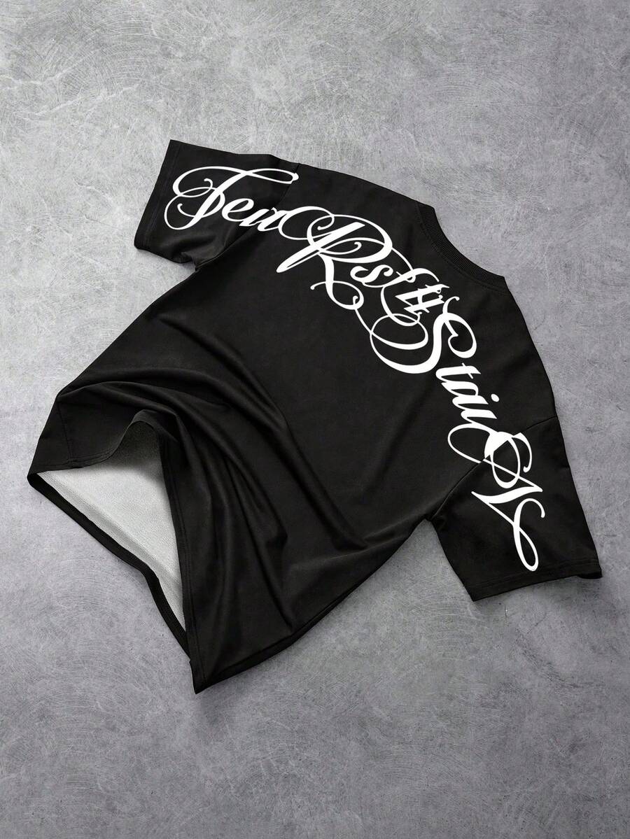 STYNVO Camiseta Branca Solta com Estampa de Letra, Ombros Caídos, Casual para Férias e Transporte, Moda de Rua, Verão