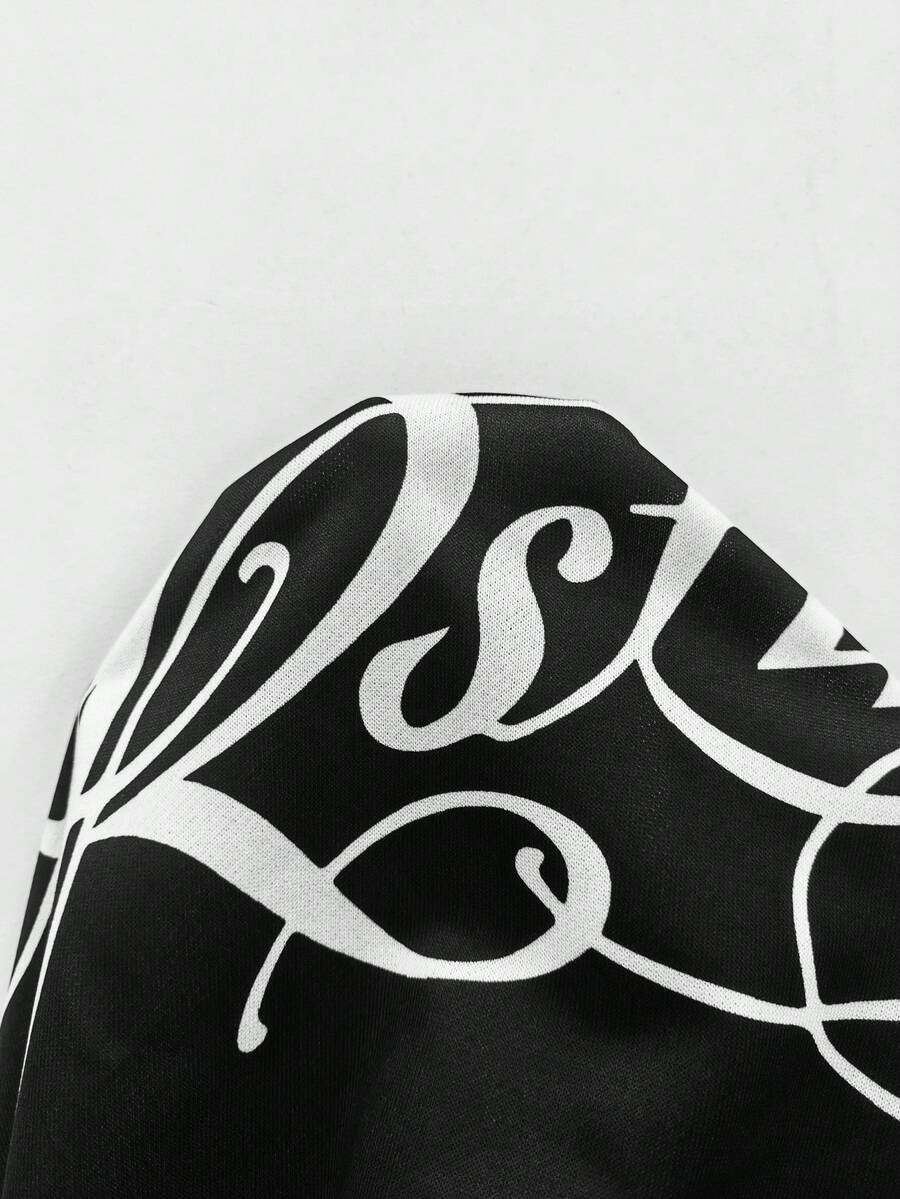 STYNVO Camiseta Branca Solta com Estampa de Letra, Ombros Caídos, Casual para Férias e Transporte, Moda de Rua, Verão