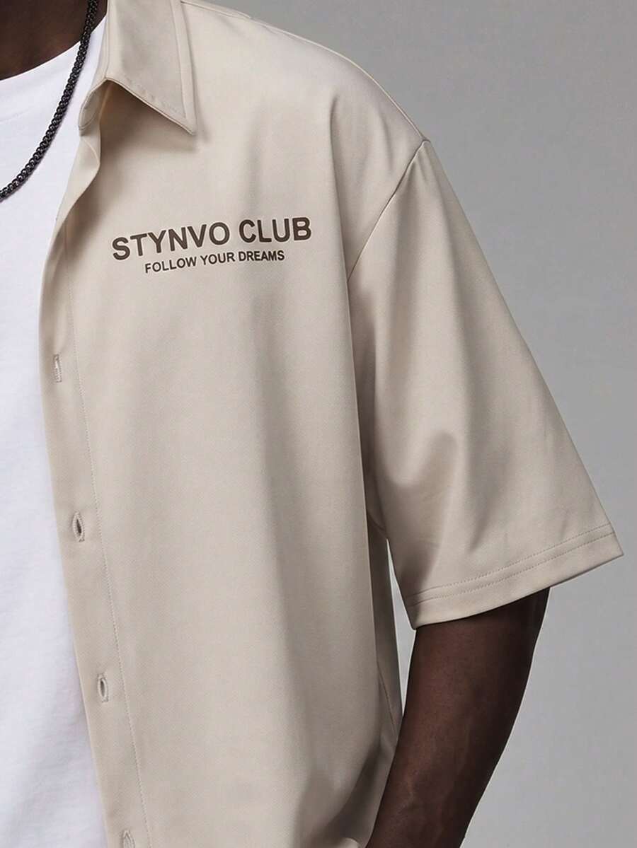 STYNVO Camisa Casual Masculina Listrada com Bordado de Letra, Verão