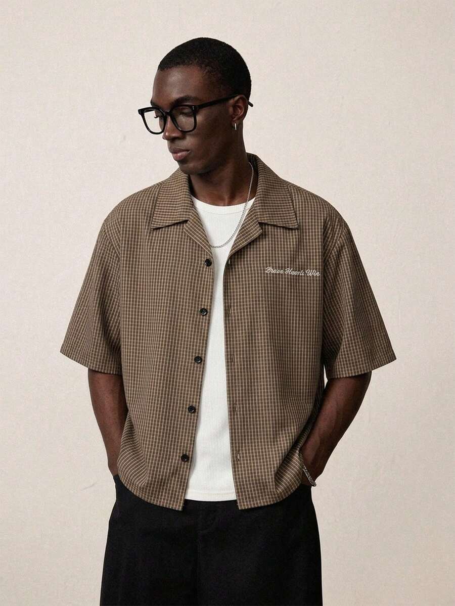 STYNVO Camisa Casual Masculina Listrada com Bordado de Letra, Verão