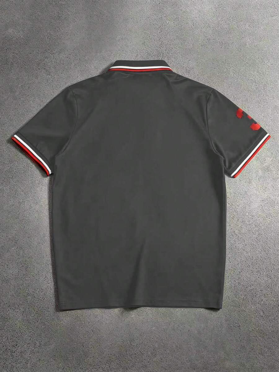 STYNVO Camisa Polo Masculina Versátil com Estampa de Letra, Listras e Contraste de Cor, Botões e Meio Bolso