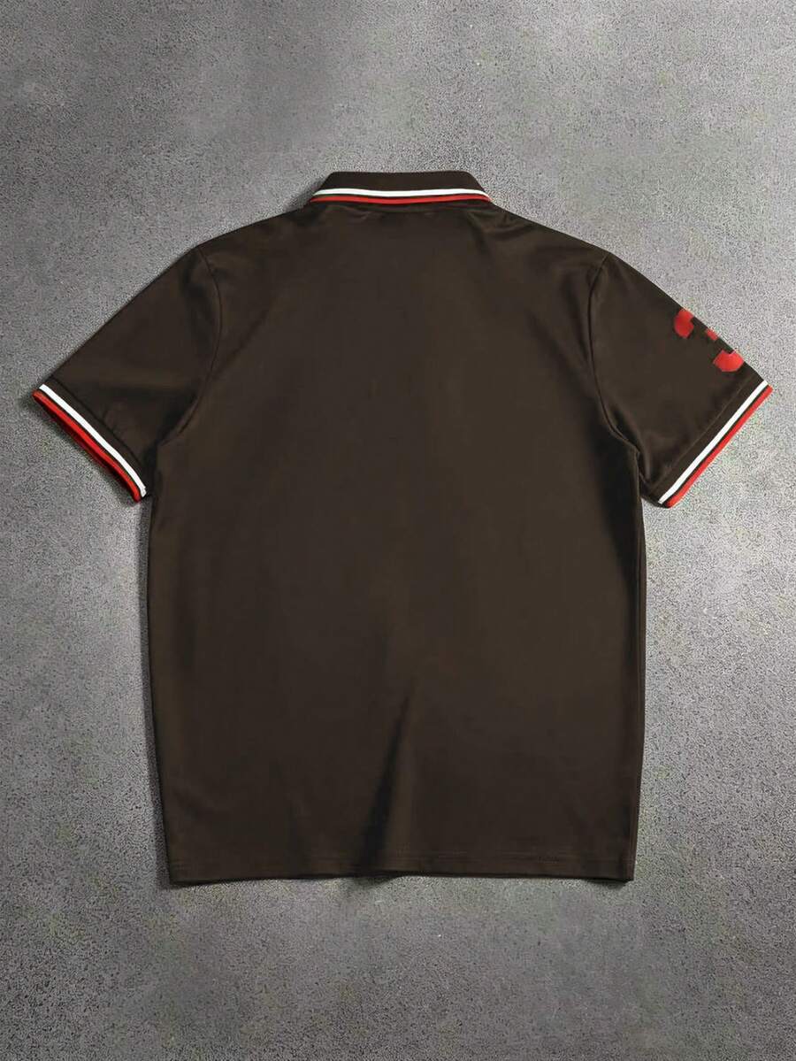 STYNVO Camisa Polo Masculina Versátil com Estampa de Letra, Listras e Contraste de Cor, Botões e Meio Bolso