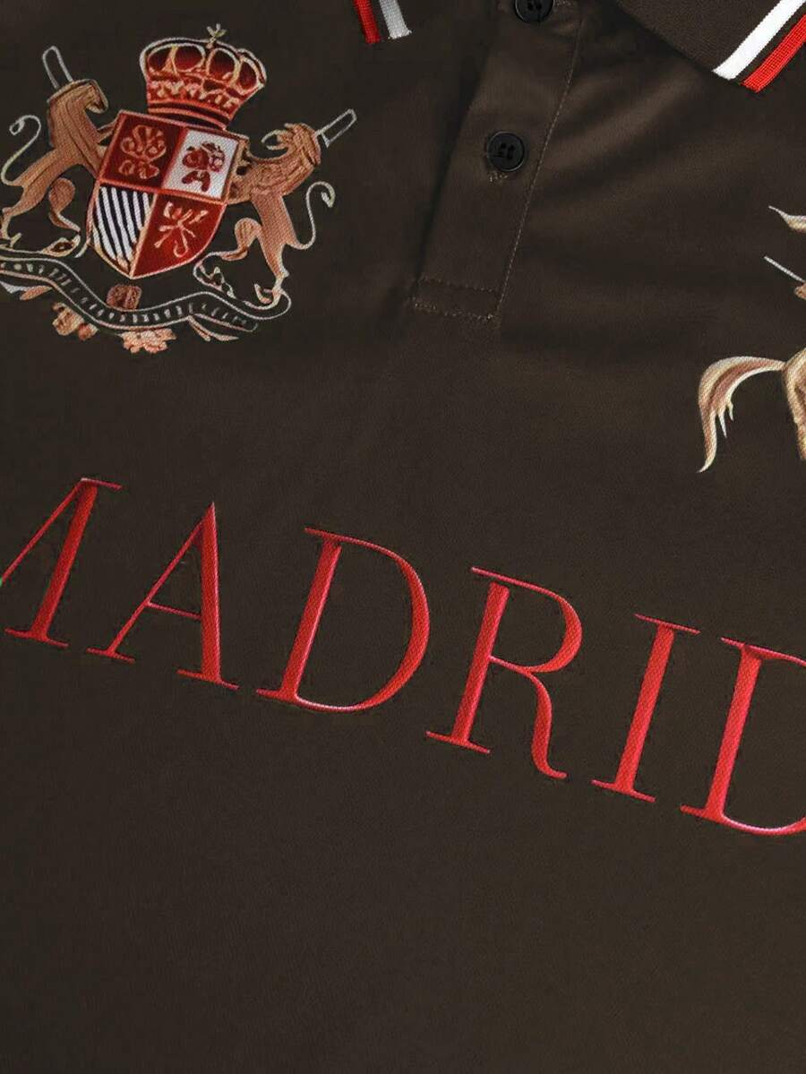 STYNVO Camisa Polo Masculina Versátil com Estampa de Letra, Listras e Contraste de Cor, Botões e Meio Bolso
