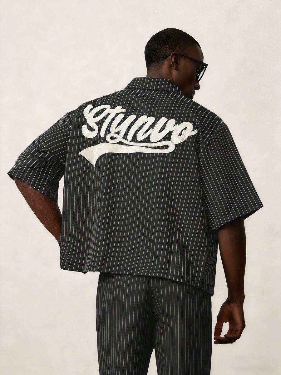 STYNVO Camisa de Manga Curta com Estampa de Listras e Letras e Shorts Casuais para Uso Diário