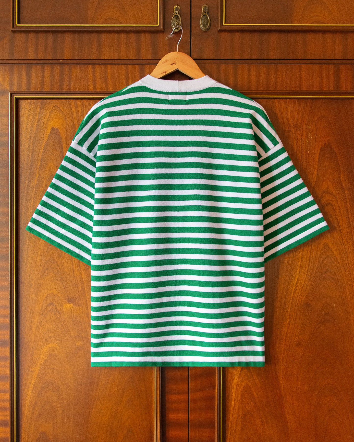 KNITTED PEEPING TEE IN GREEN