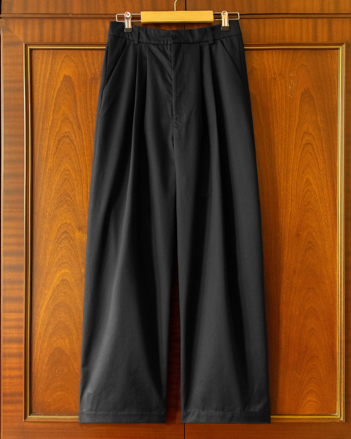 CROWN TROUSERS IN BLACK
