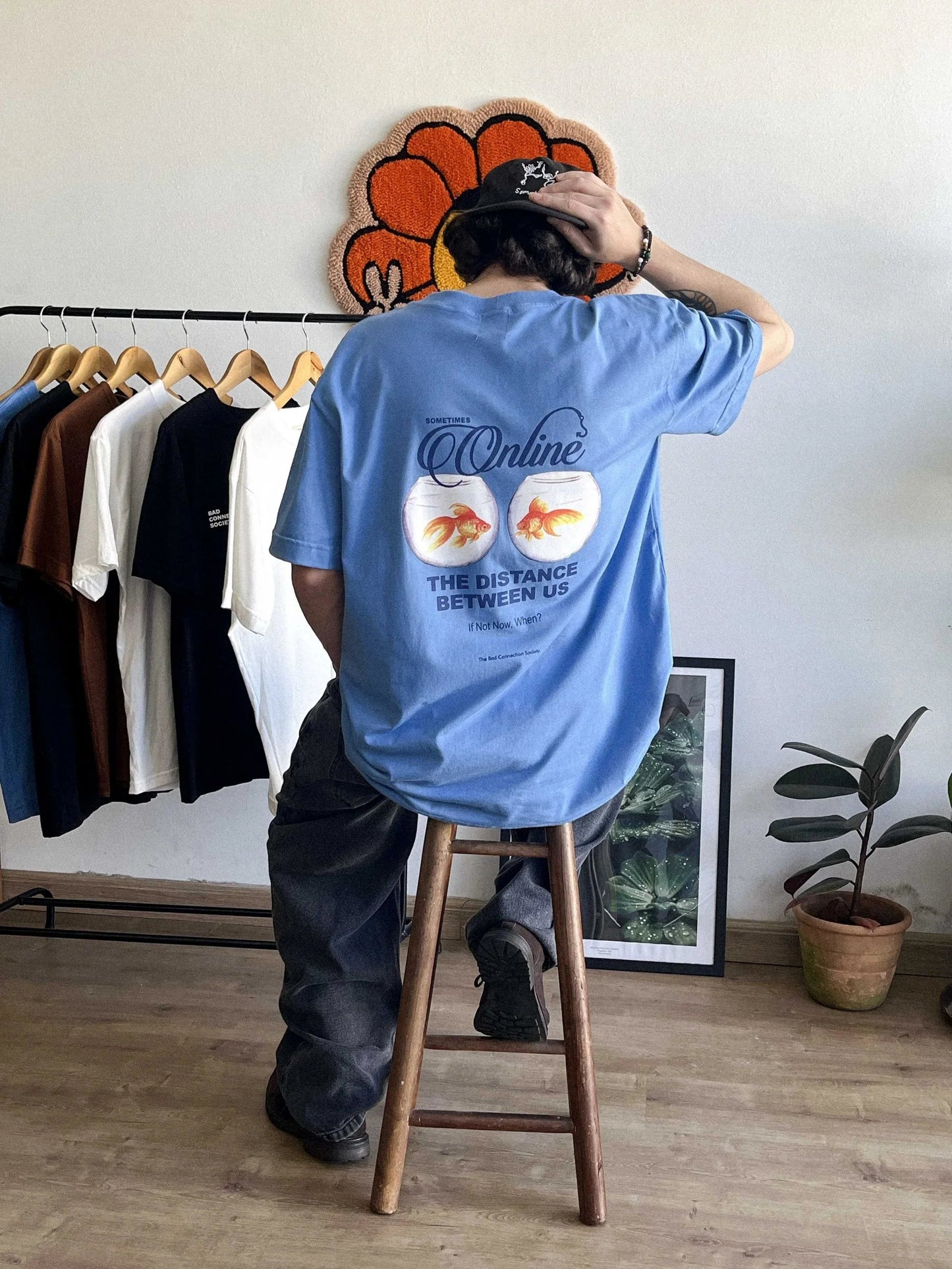 T-SHIRT BETWEEN US