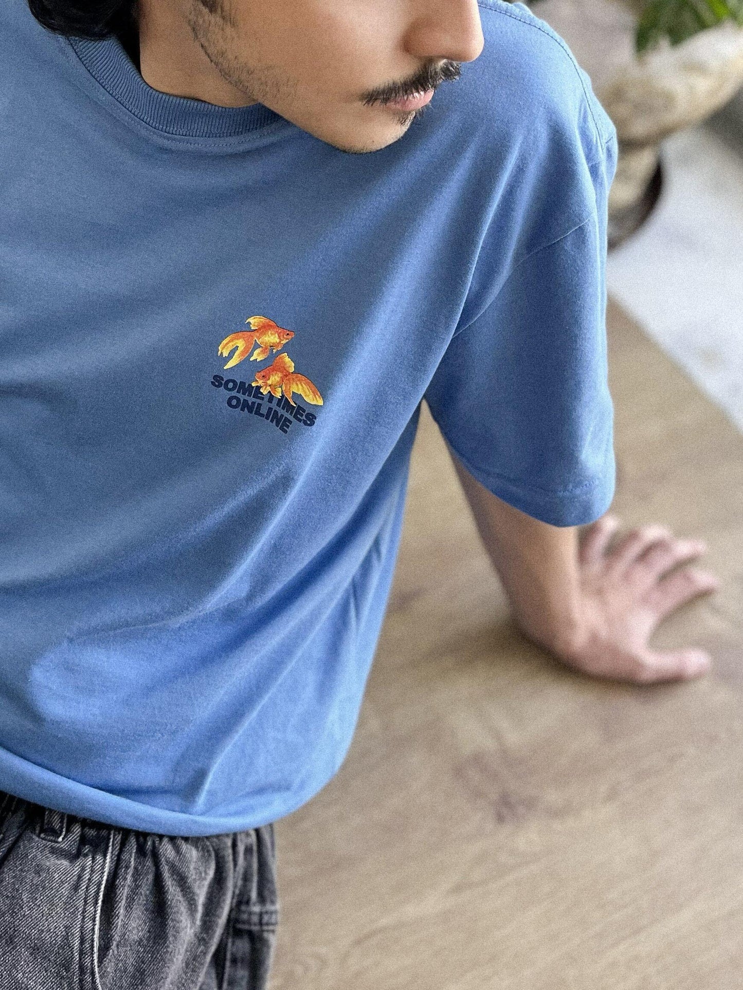 T-SHIRT BETWEEN US