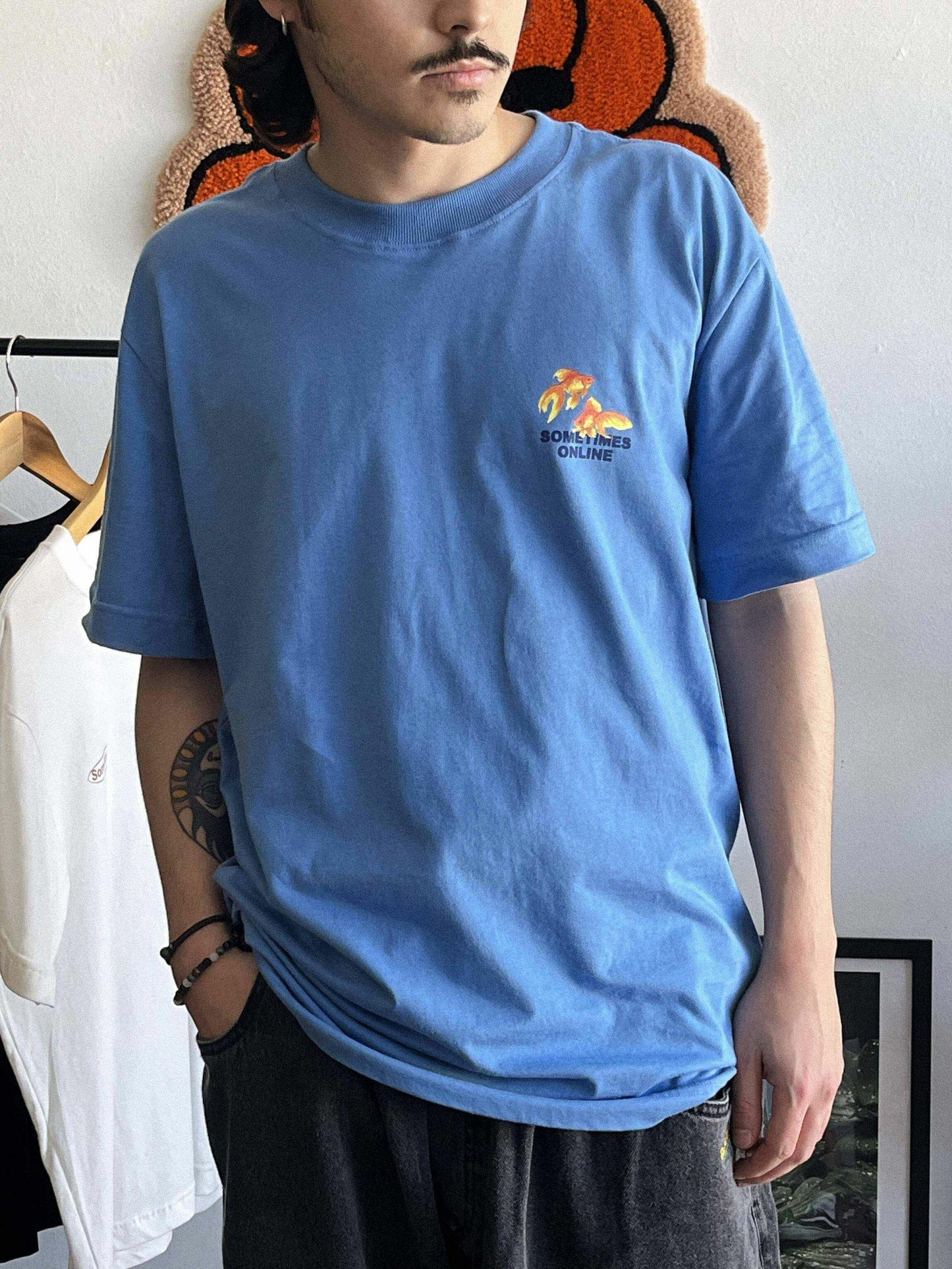 T-SHIRT BETWEEN US