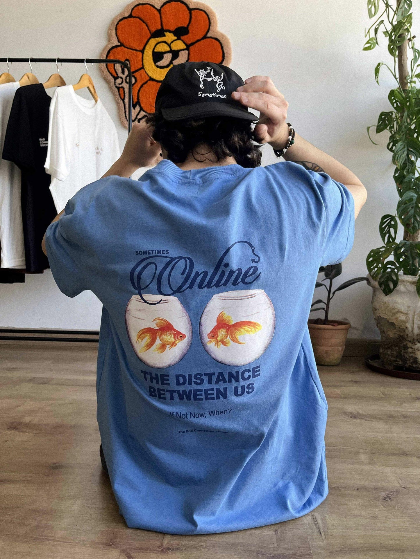 T-SHIRT BETWEEN US