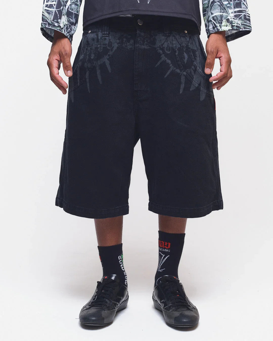 BERMUDA JEANS CURVALÍNEA CINTO TRIBAL