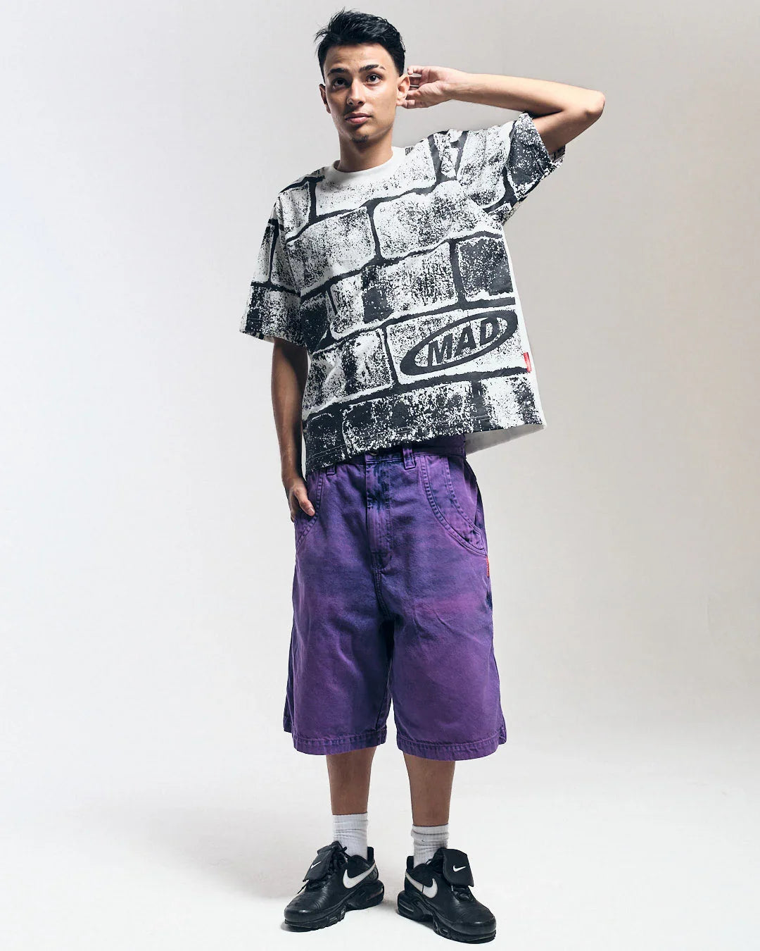 T-SHIRT WHITE WALL