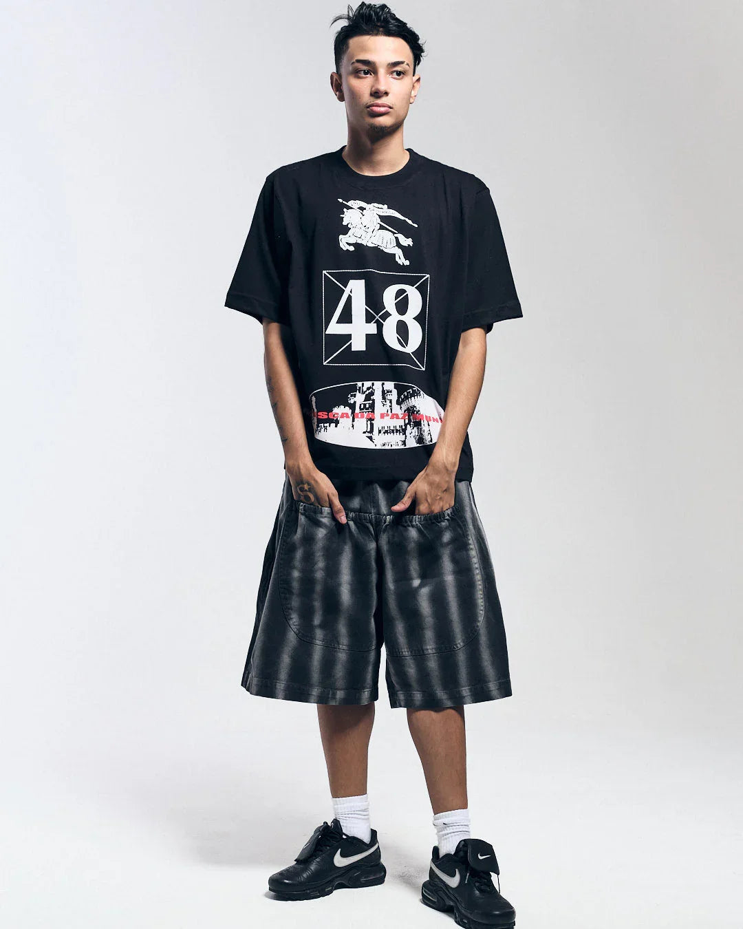 T-SHIRT SEEKING PEACE BLACK
